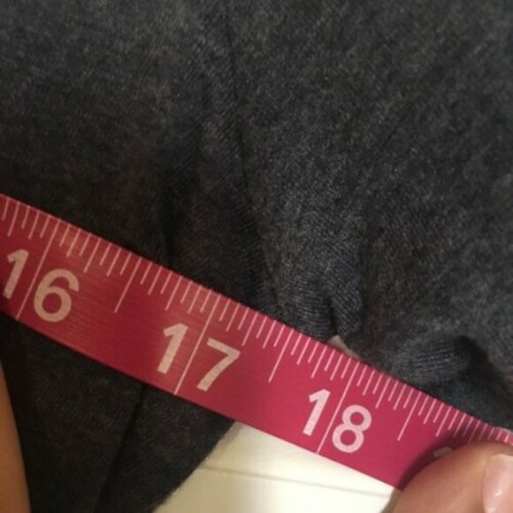 Nike Women's Size Medium Grayish Blue Fitted V-Neck Tee Shirt NWOT - Picture 4 of 6